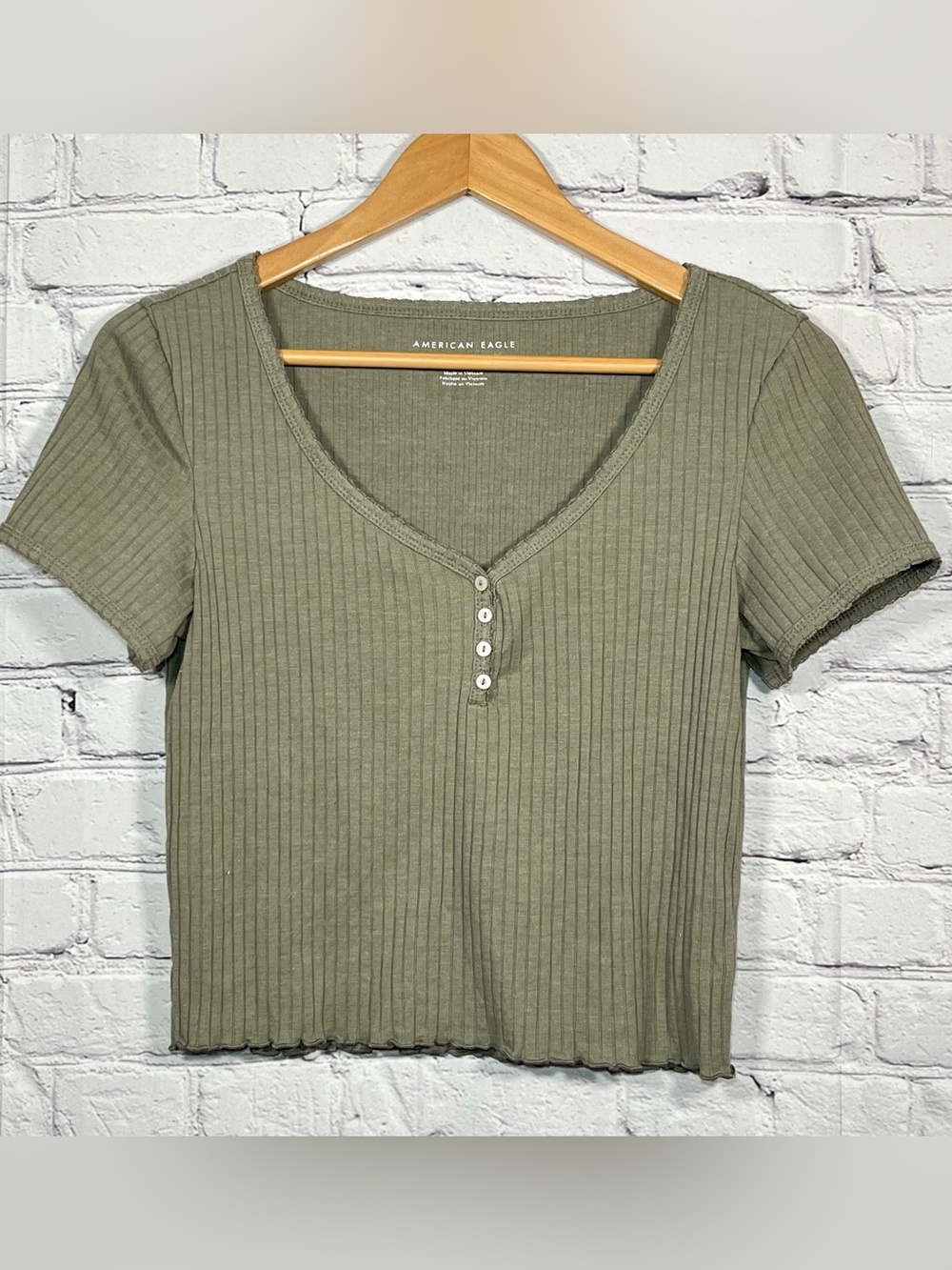 American Eagle Outfitters Olive Ribbed Henley Crop Top Size Medium